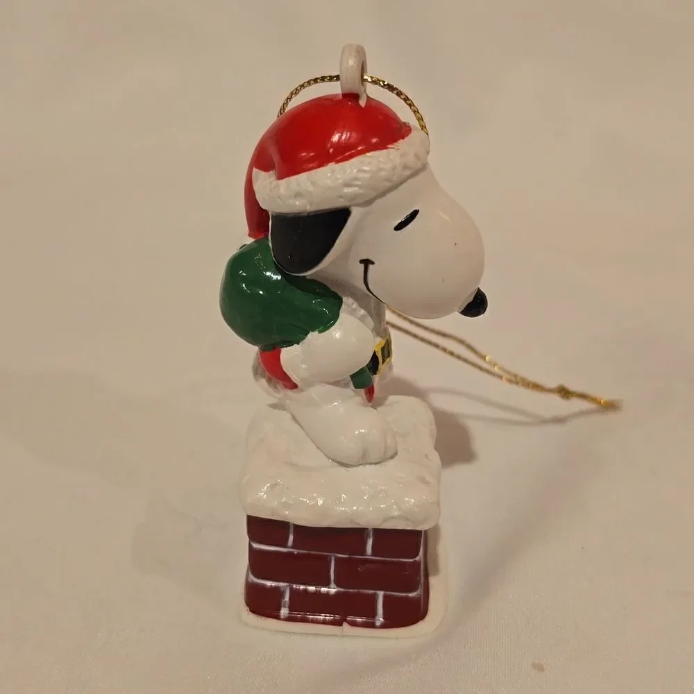 Peanuts snoopy character